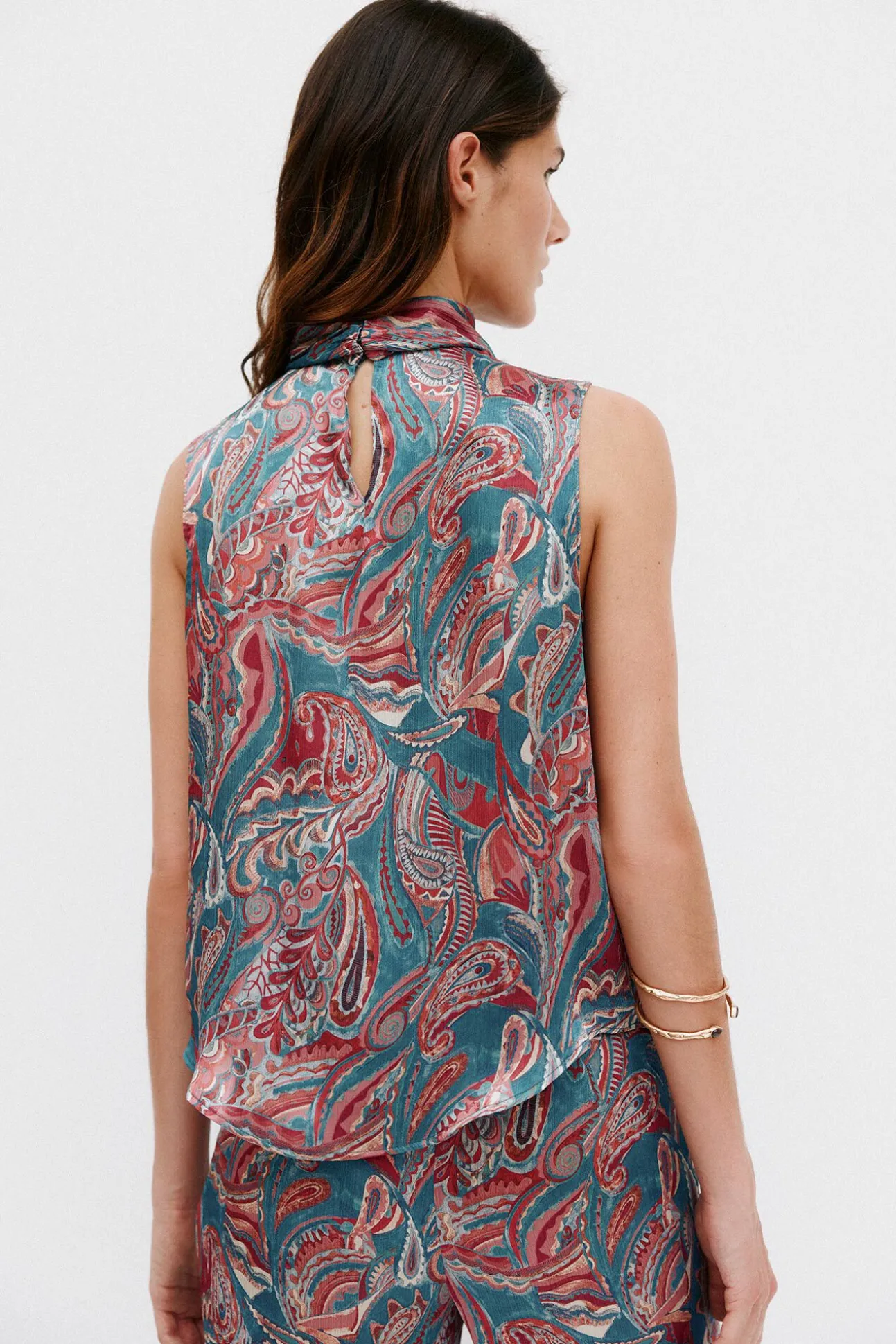 Gadea. Top halter estampado