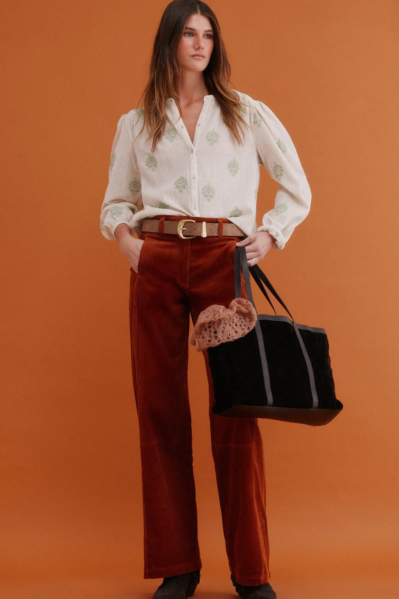 Graça. Blusa bordada