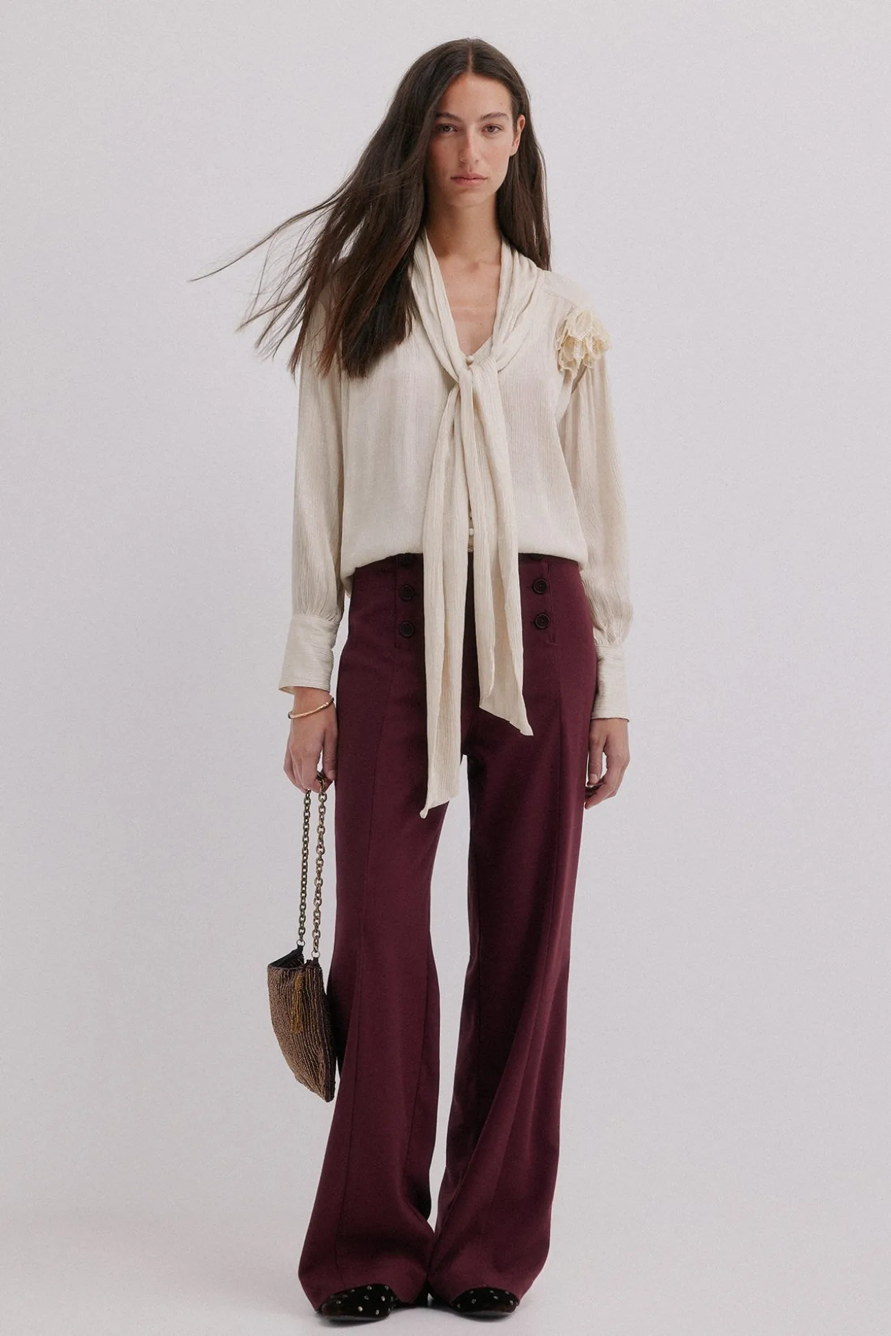 Gretel. Blusa com laçada