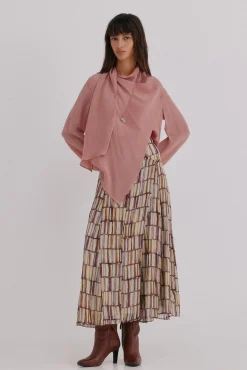 Guiado. Blusa com decote cruzado assimétrico