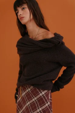 Idalia. Camisola com decote assimétrico