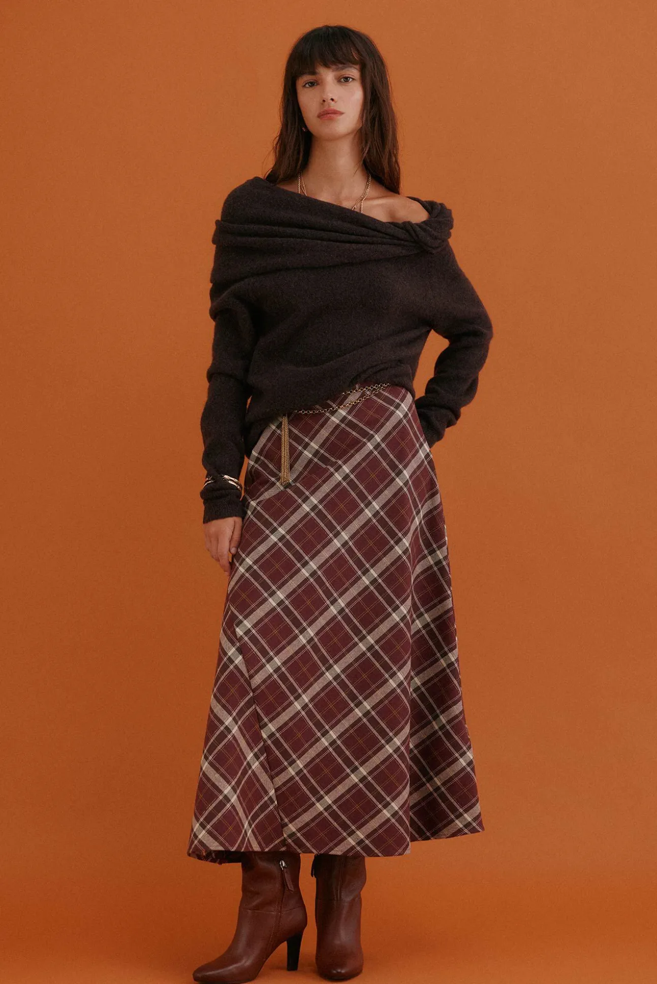 Idalia. Camisola com decote assimétrico