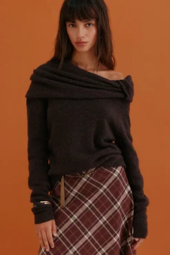 Idalia. Camisola com decote assimétrico
