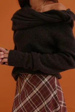 Idalia. Camisola com decote assimétrico
