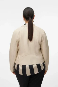 Jaqueta plus size com efeito pele