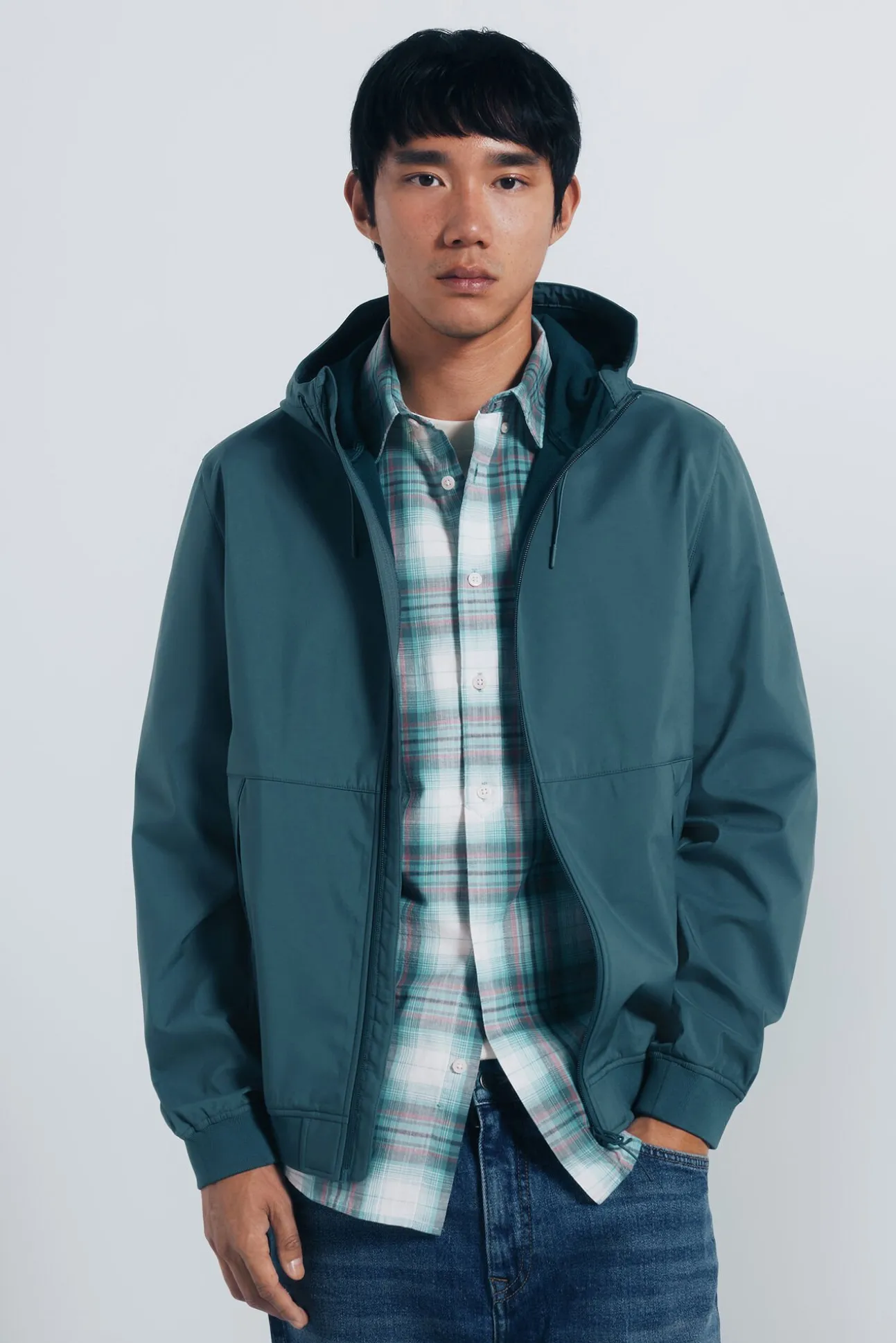 Jaqueta softshell com capuz
