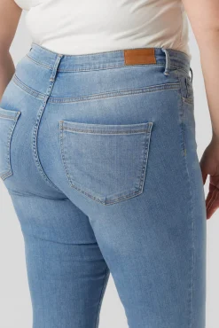 Jeans cigarro tamanho grande