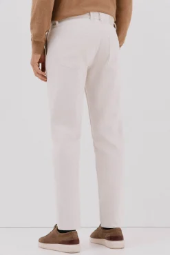 Jeans com corte afunilado