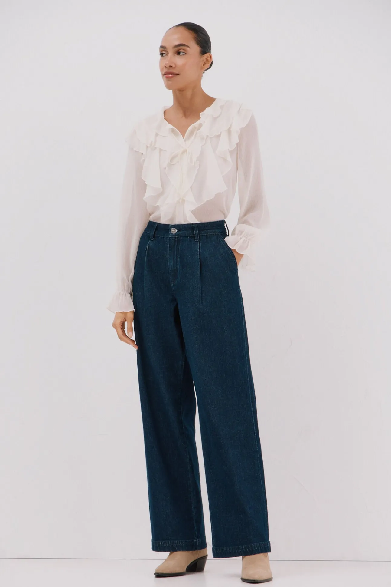 Jeans com pregas