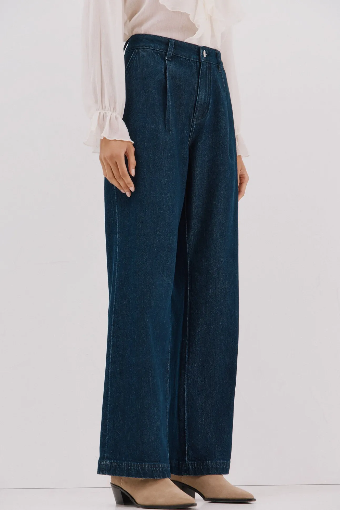 Jeans com pregas