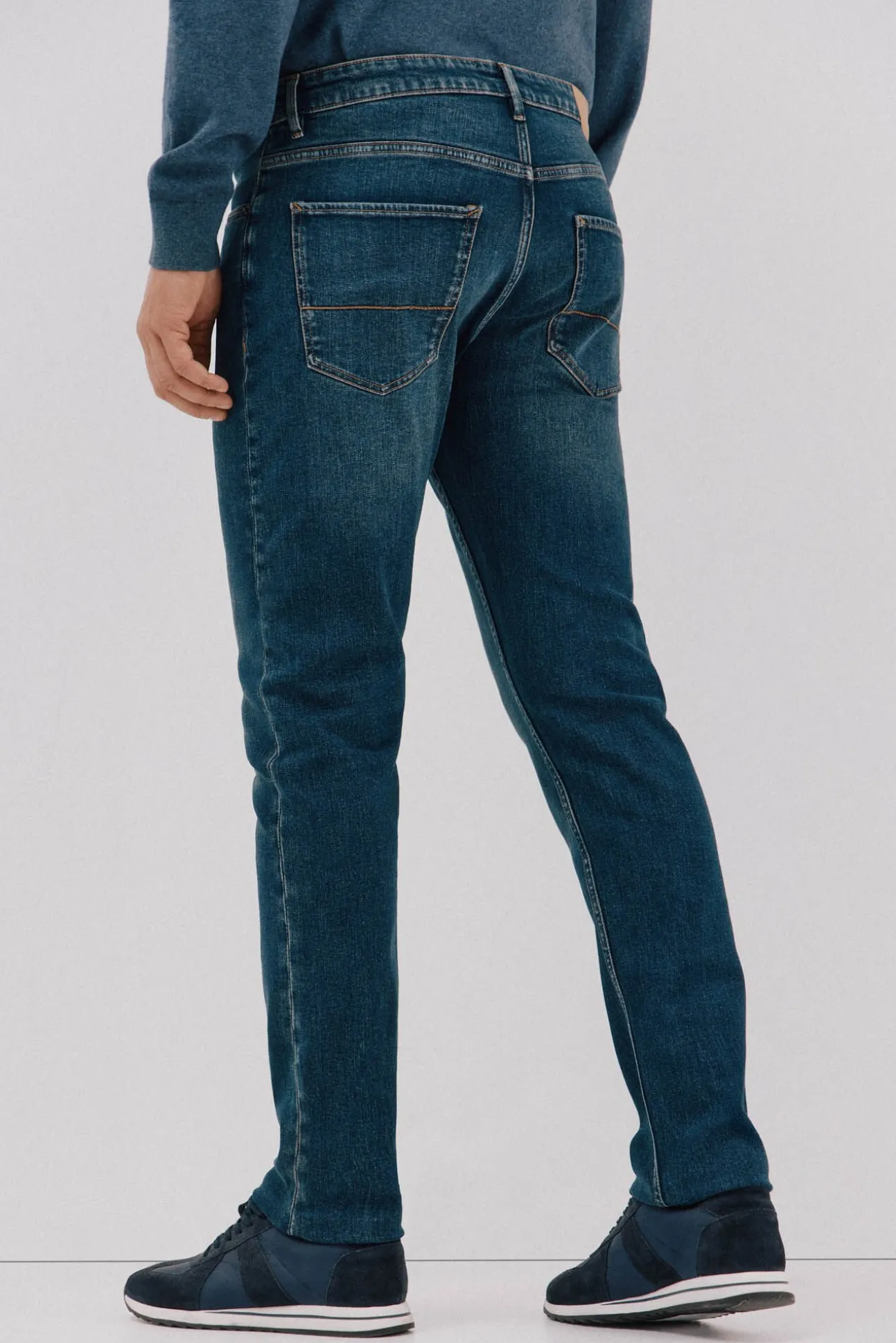 Jeans corte ajustado