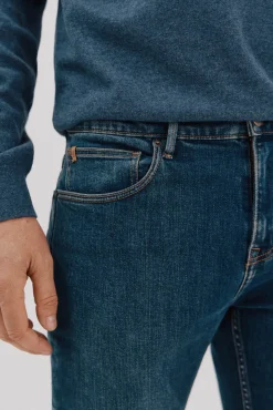 Jeans corte ajustado