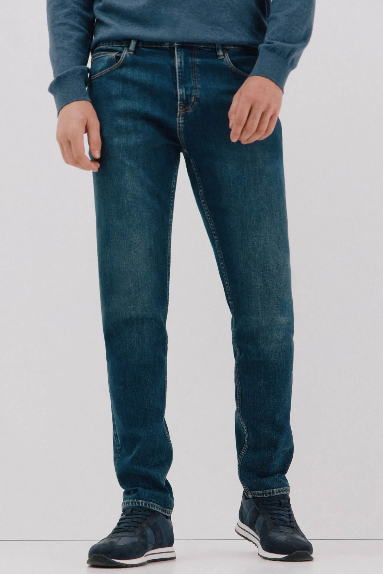 Jeans corte ajustado