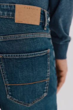 Jeans corte ajustado