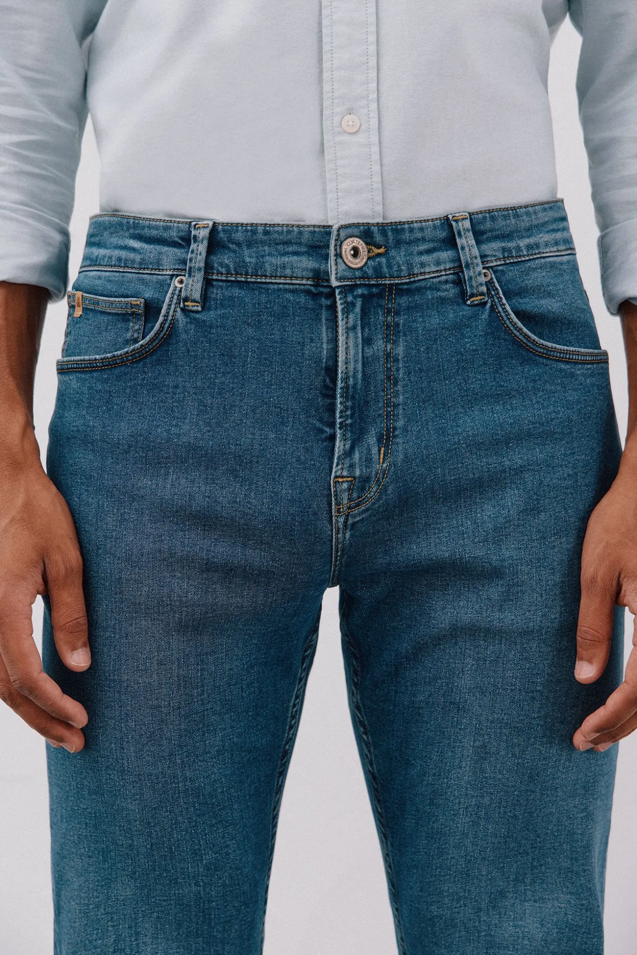 Jeans corte ajustado