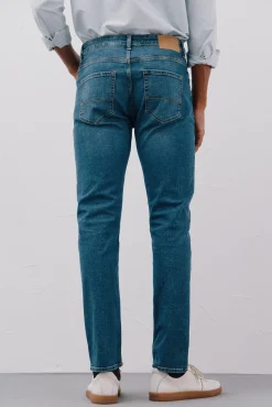 Jeans corte ajustado