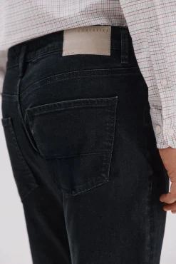 Jeans corte ajustado