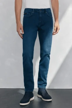 Jeans corte ajustado
