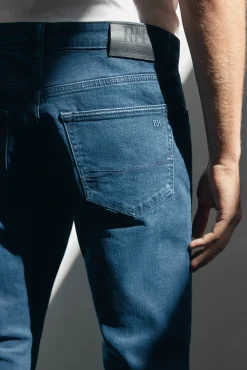 Jeans corte ajustado