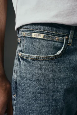 Jeans corte ajustado