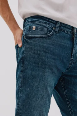 Jeans corte ajustado