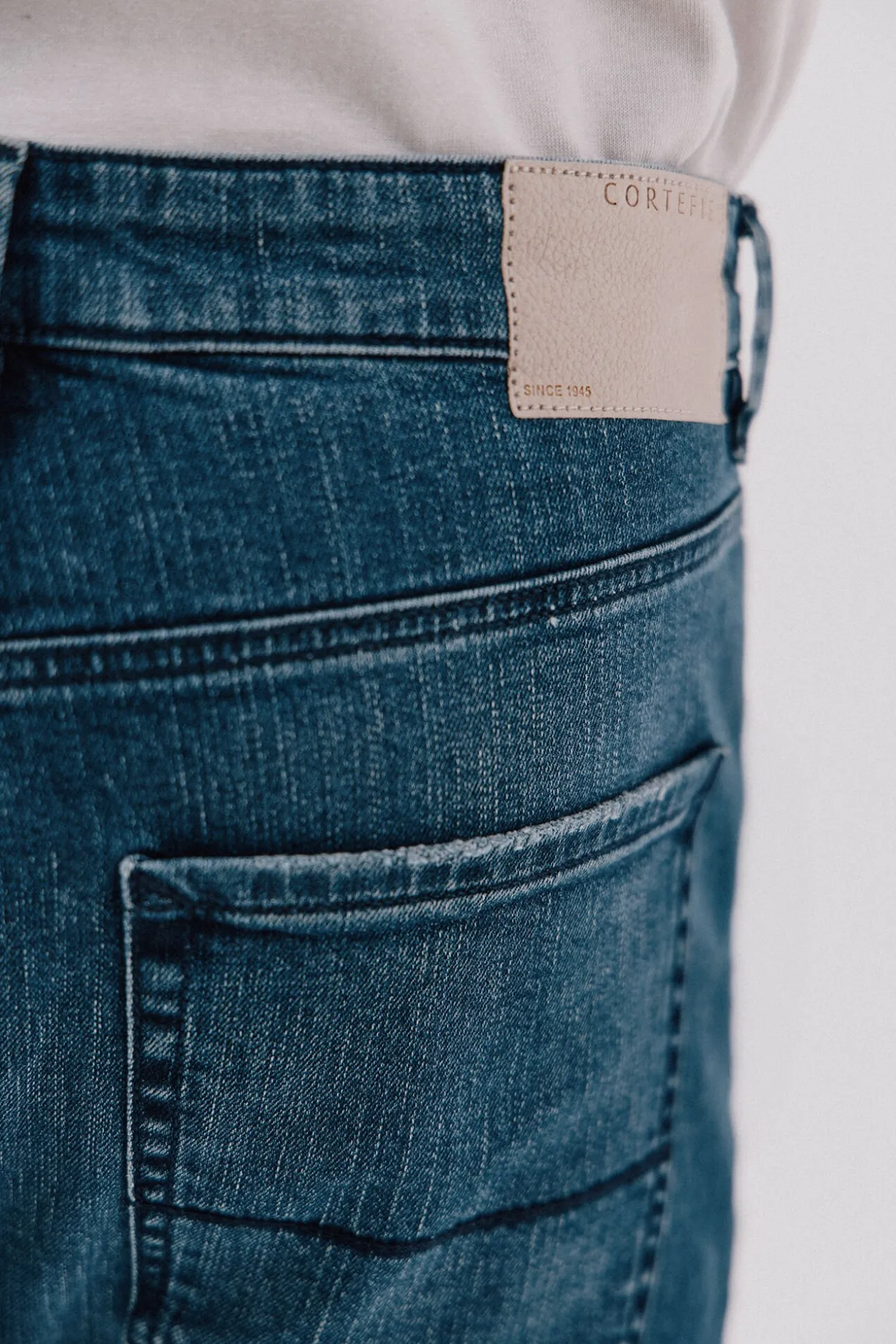 Jeans corte ajustado