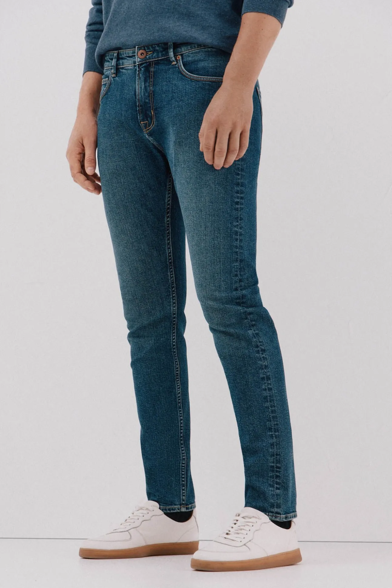 Jeans corte ajustado