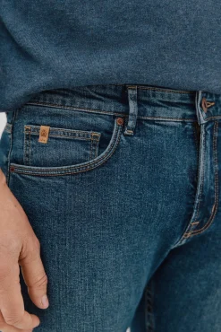 Jeans corte ajustado