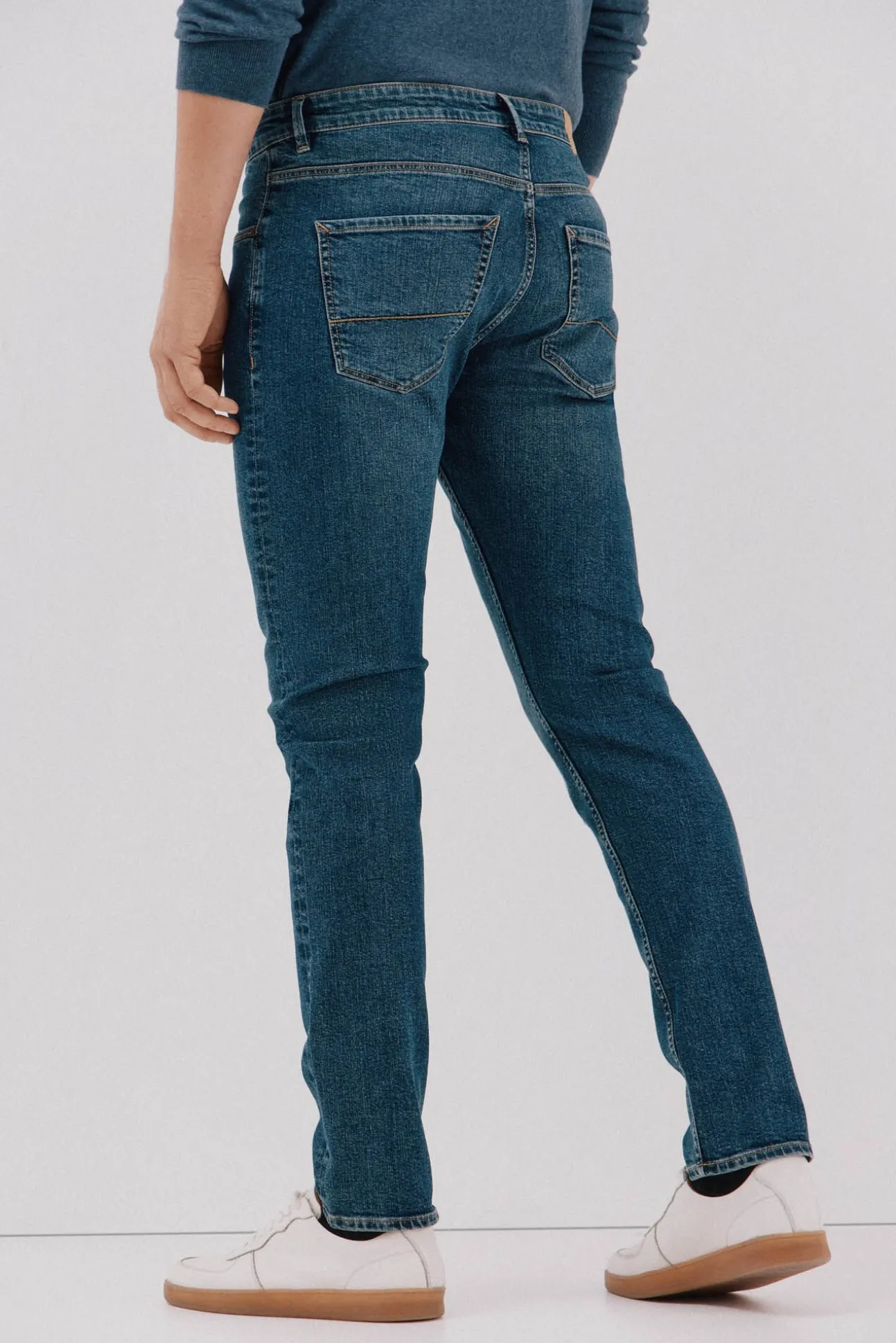 Jeans corte ajustado