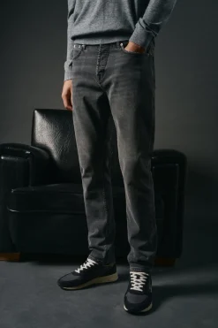 Jeans corte ajustado