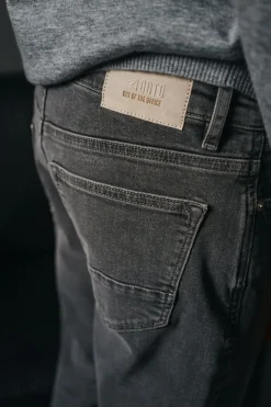 Jeans corte ajustado