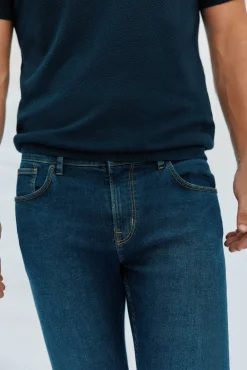 Jeans corte ajustado