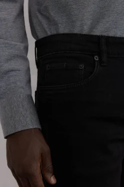 Jeans corte ajustado