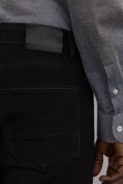 Jeans corte ajustado