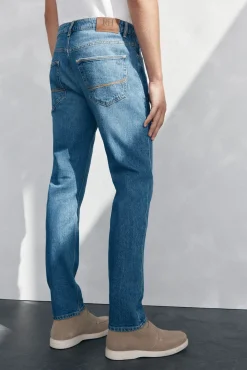 Jeans corte ajustado