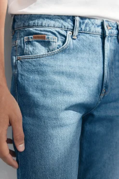 Jeans corte ajustado