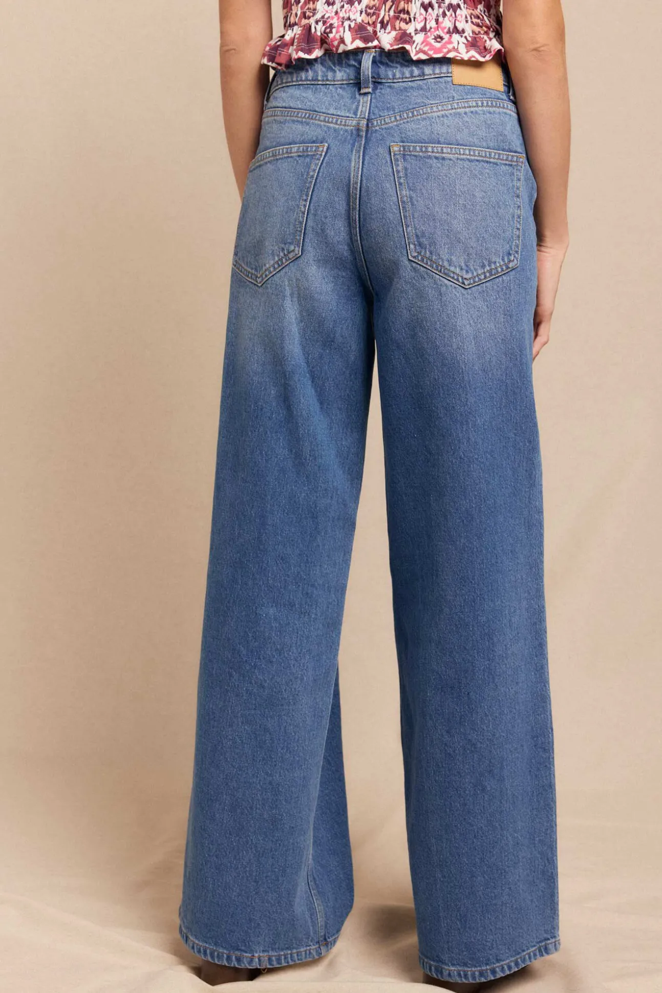 Jeans de botões largos