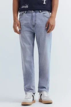 Jeans de corte reto com lavagem clara