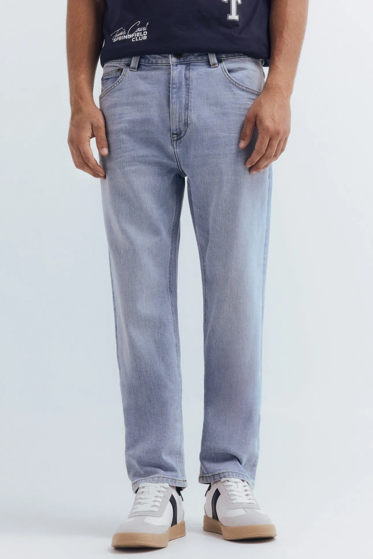 Jeans de corte reto com lavagem clara