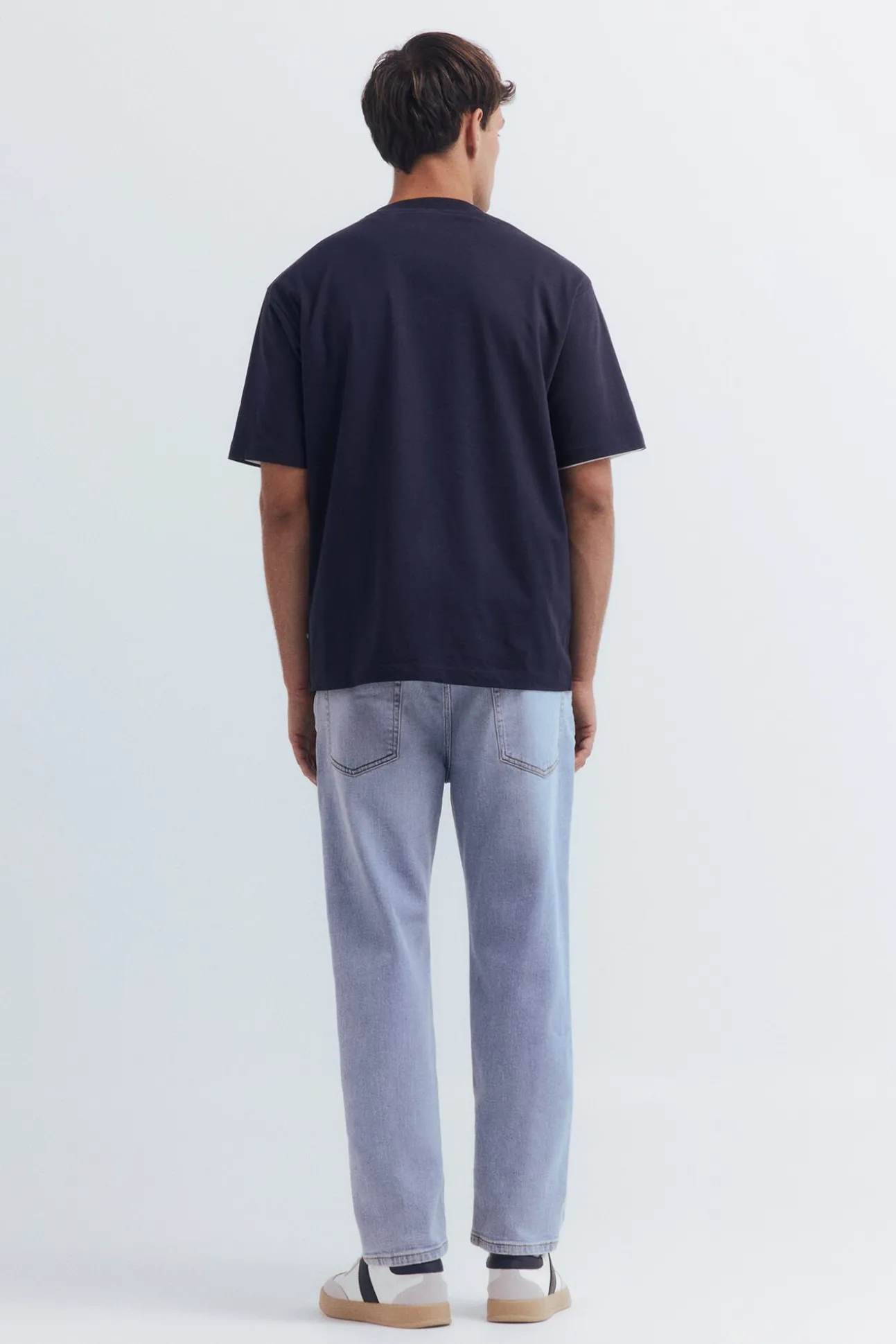 Jeans de corte reto com lavagem clara