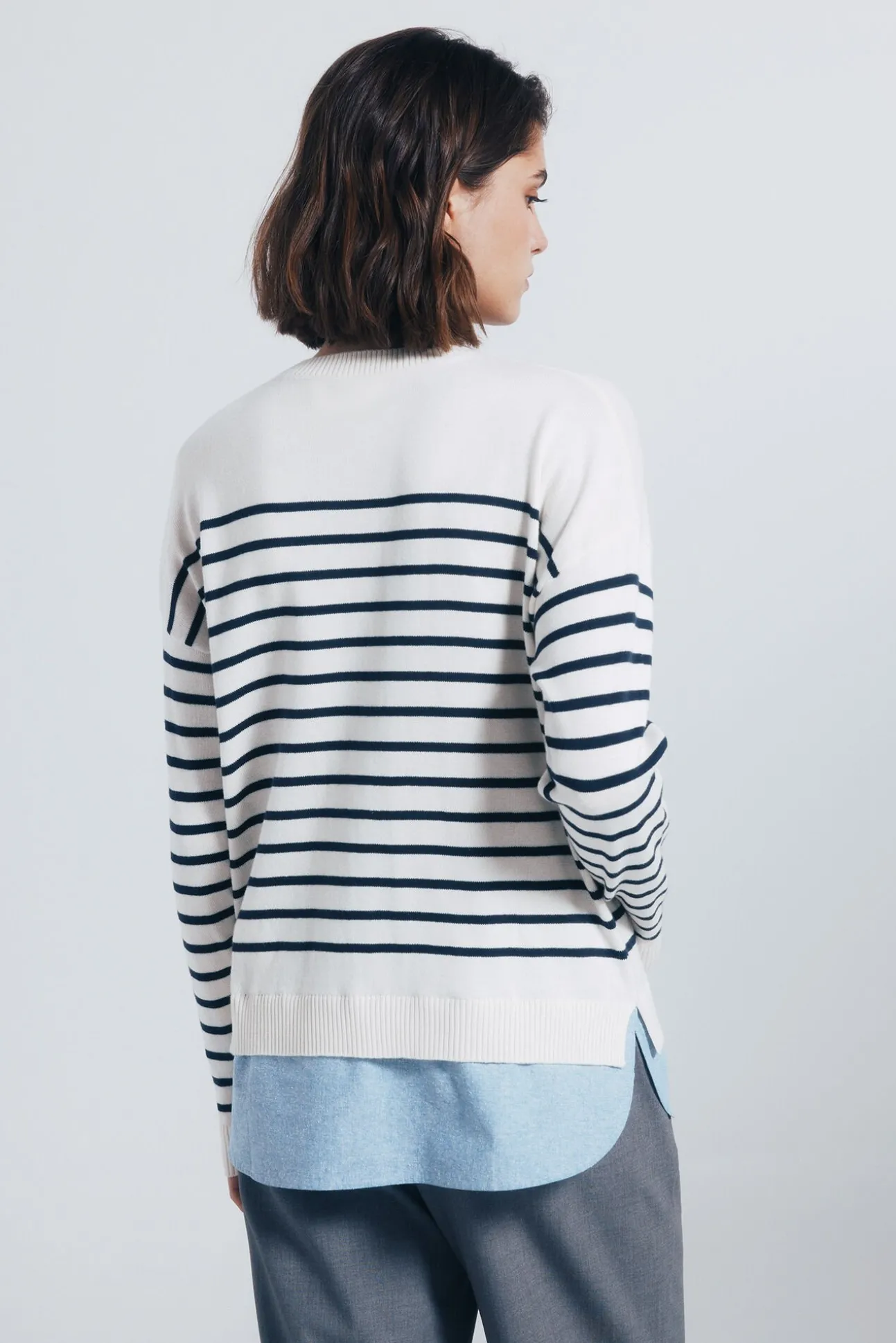 Jersey riscas combinado com bordado