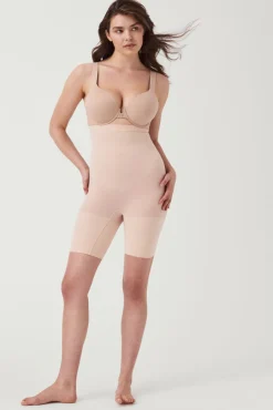 Lange Shorts mit hohem Bund Nude. SPANX