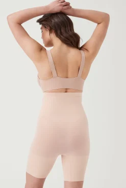 Lange Shorts mit hohem Bund Nude. SPANX