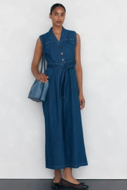 Macacão reto com detalhe de bolso