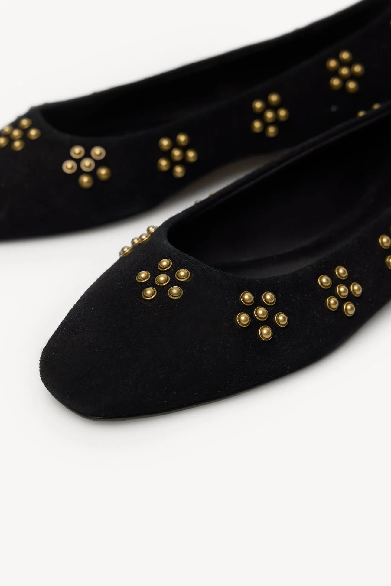 Maitane. Bailarinas de croute com tachas