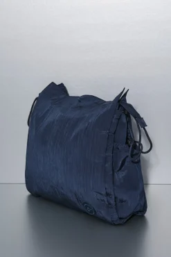 Mala tote de nylon acetinado azul