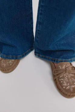 Marcela. Mocassins de croute bordados