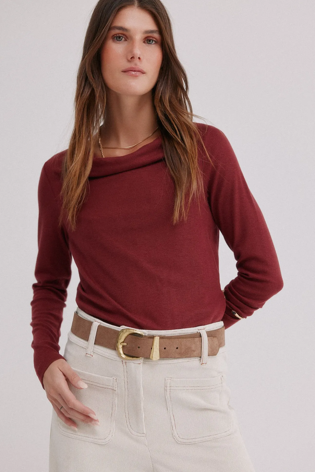 Mirta. T-shirt com decote drapeado