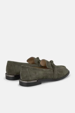 Mocassim com detalhe de nó