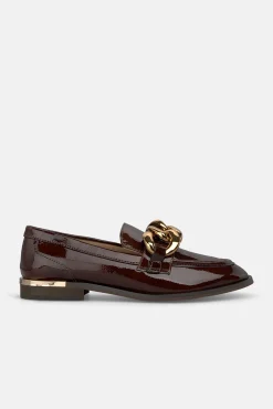 Mocassim com detalhe metálico